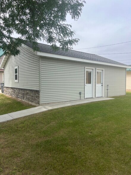 1-Stall Private Detached Garage - 619 Wall St