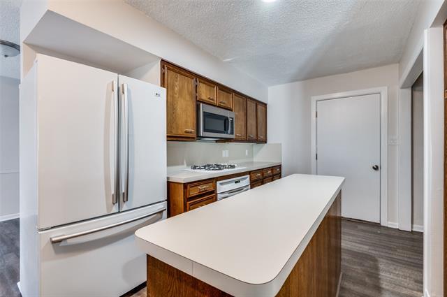 Building Photo - 1902 Green Meadow Ct