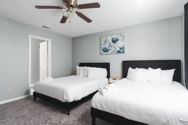 Building Photo - 2155 Shadowbrook Dr