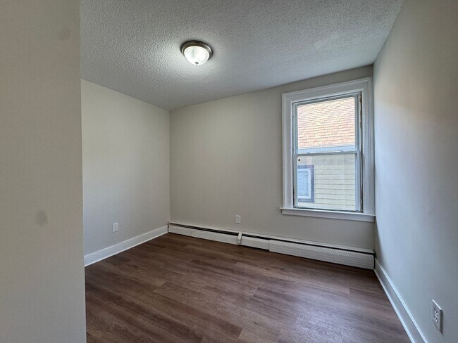 Building Photo - 312 Davenport Ave