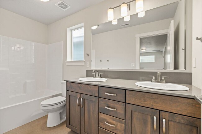 Building Photo - Beautiful 4bd/2.5ba Home in the Moxie Ridge Community!