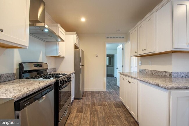 Building Photo - 19 Loxley Ln