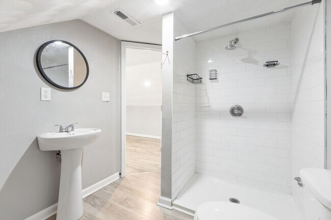 Building Photo - Move In Ready Norfolk Home!!
