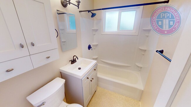 Building Photo - OREGON CITY / DEPOSIT FREE MOVE IN WITH OB...