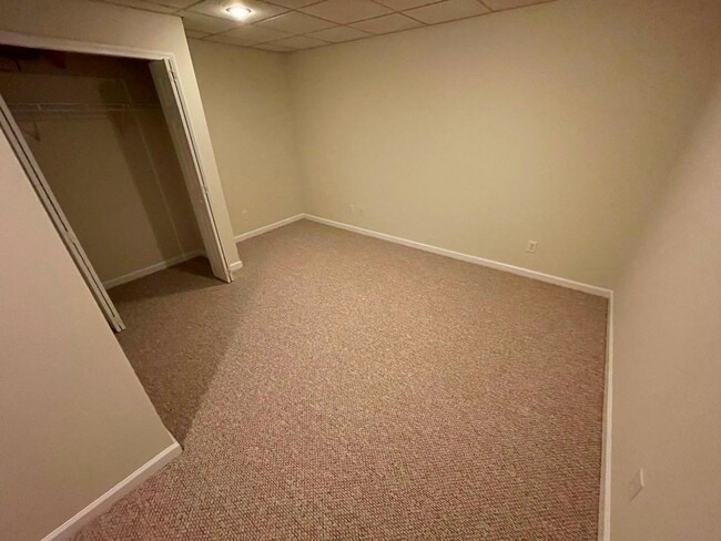 Building Photo - 400 Park Creek Dr
