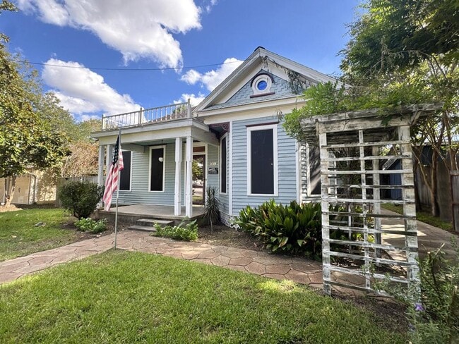 Building Photo - 305 W Brazos St