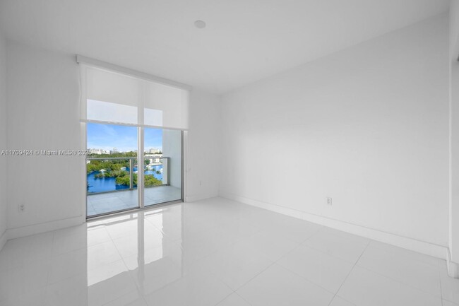 Building Photo - 17301 Biscayne Blvd