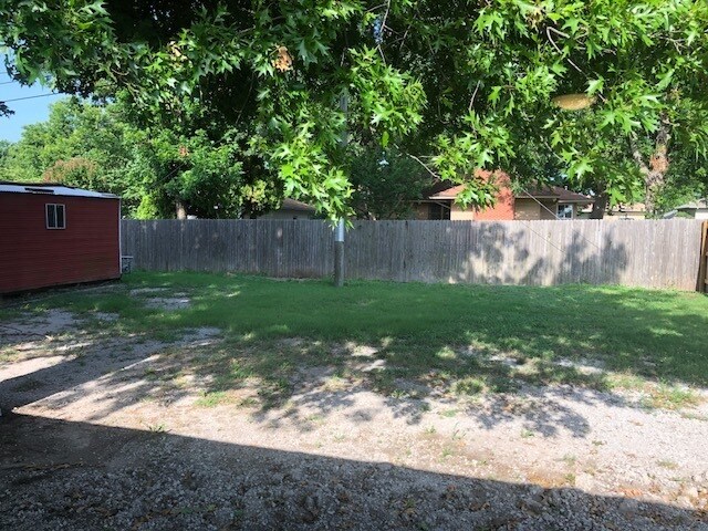 Building Photo - Wonderful Updates in this Midtown Charmer! 3 bed 1 bath, GREAT Kitchen!