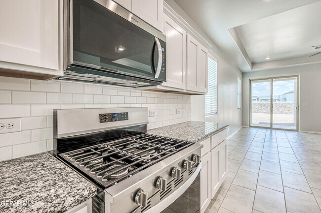 Building Photo - 916 Pettus Pl