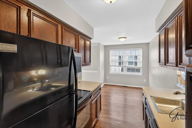 Building Photo - $1550 2 bedroom town house