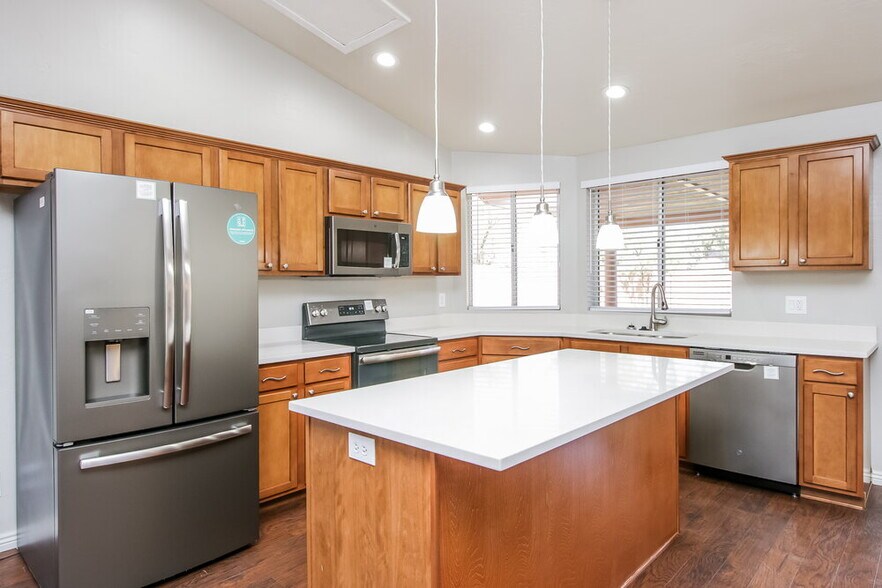Building Photo - 1704 S 39th St