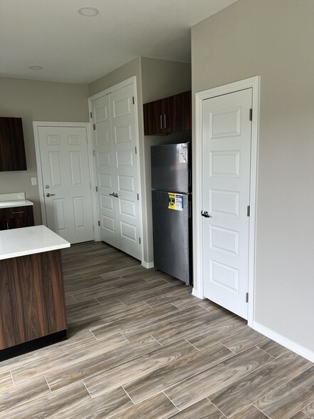 Building Photo - 84 E La Vista Ave