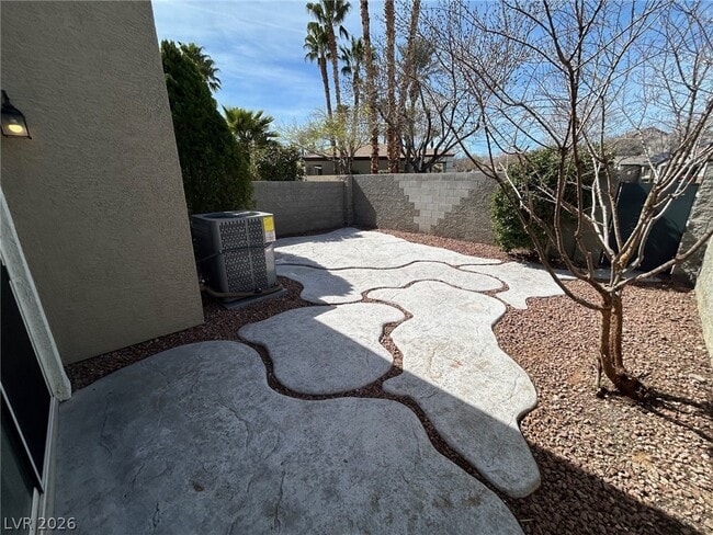 Building Photo - 907 Majestic Oak St