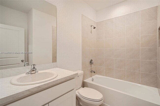 Building Photo - 409 NE 12th St