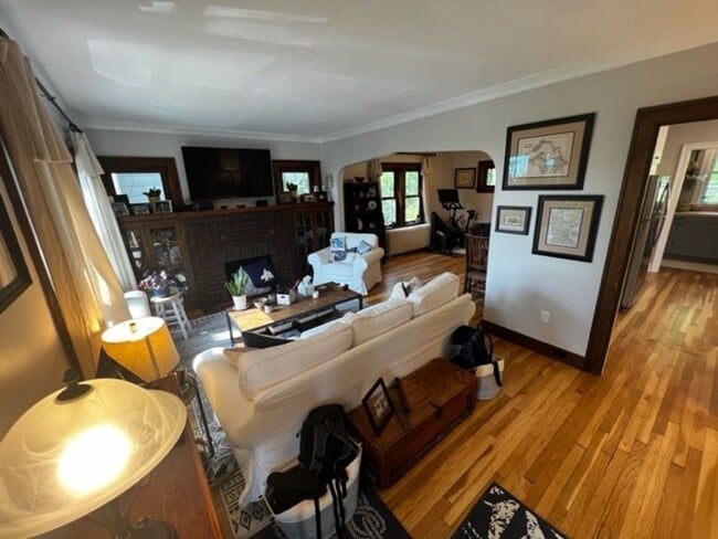 Building Photo - Duluth MN - 3 Bed - 1 1/4 bath