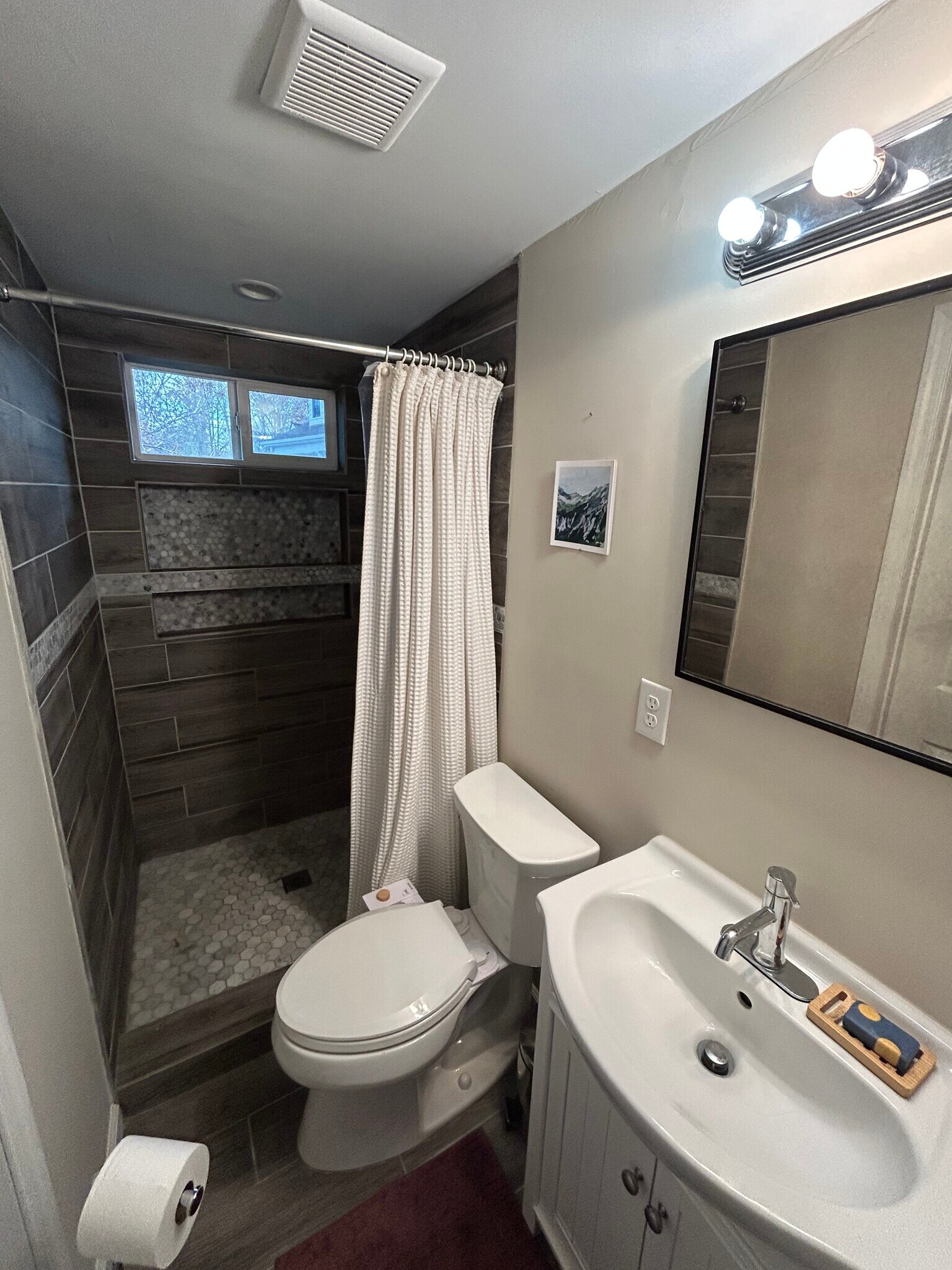 Building Photo - 952 Magothy Ave