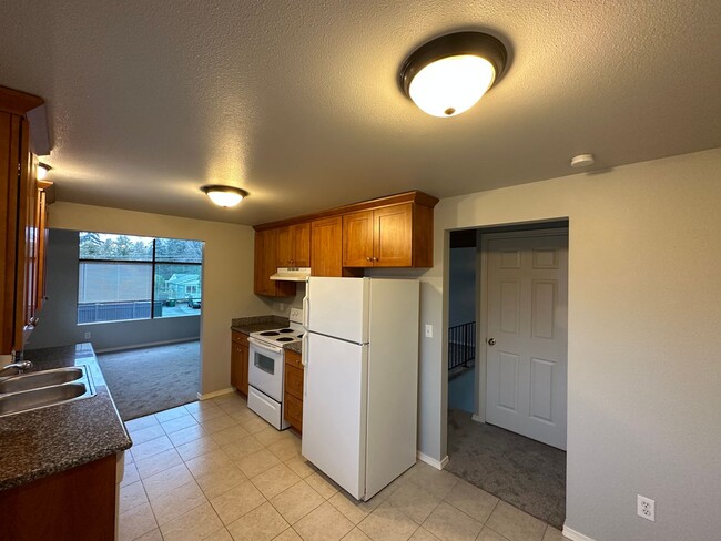 Building Photo - Charming 3 Bed 2 Bath Home with 2-Car Garage in Maple Leaf