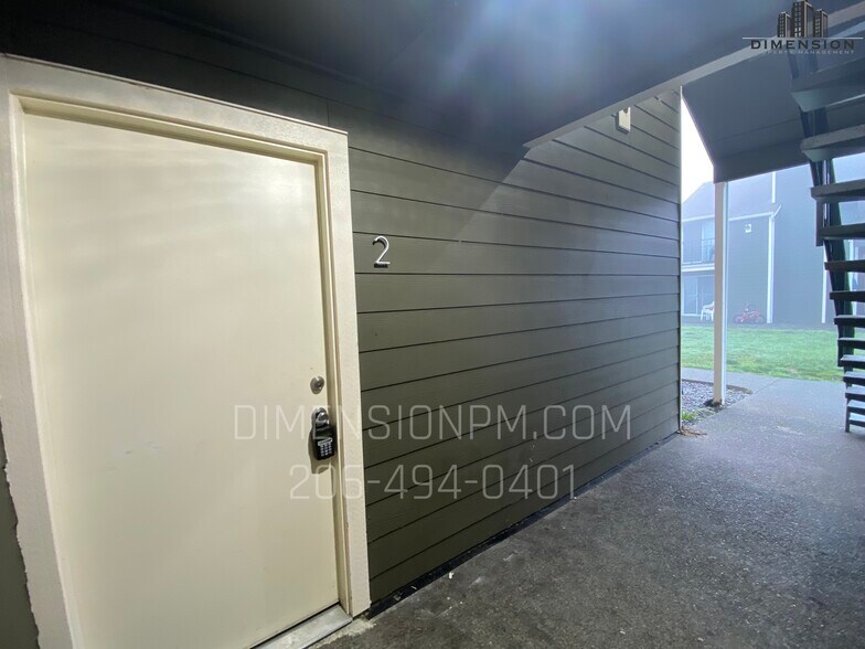 Building Photo - 102 Tacoma Blvd S