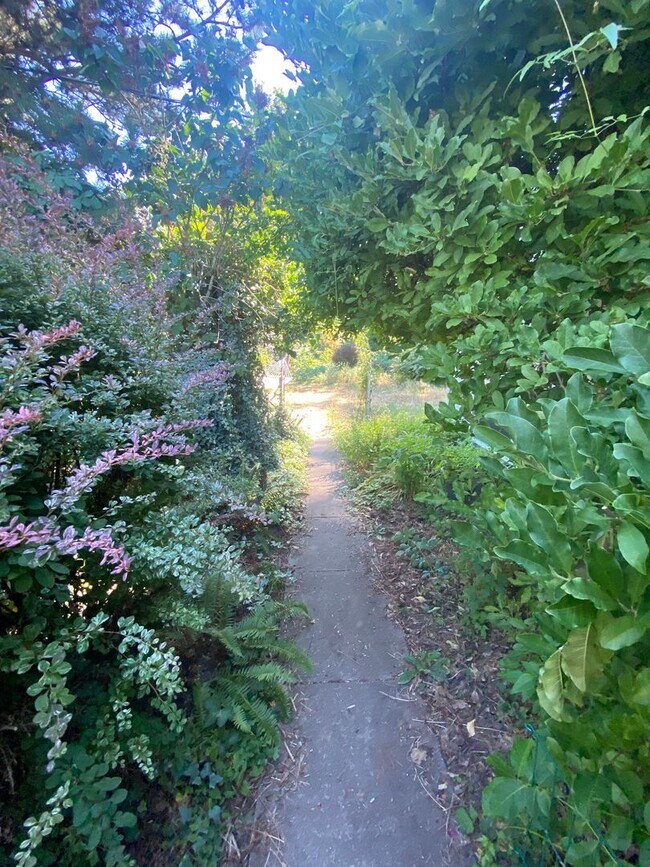 Building Photo - 075LincolnSt