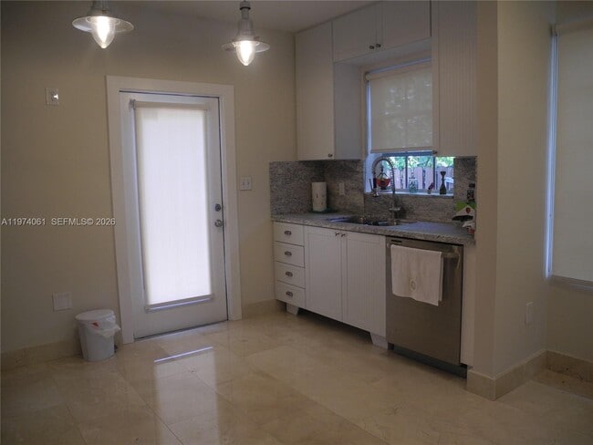 Building Photo - 1720 SW 22nd Terrace