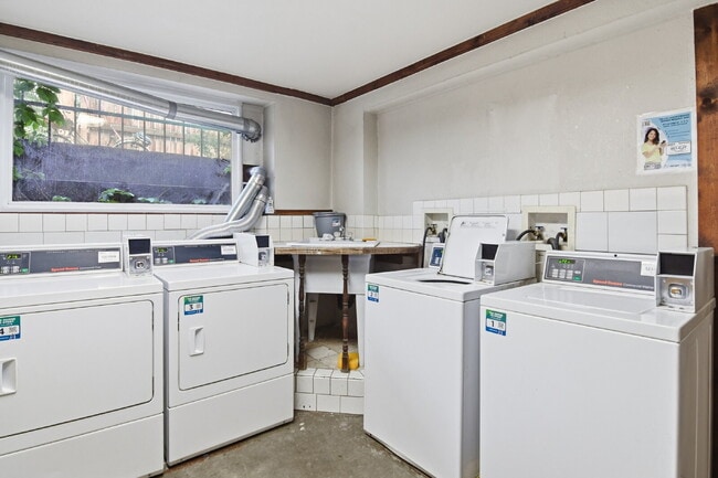 Building Photo - $1,245.95 with Half Off Second Month’s rent until 08/31/26 only, 1 Bed - 1 Bath, Condo in Denver ...