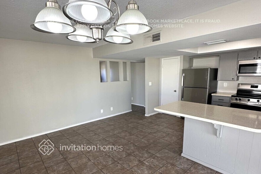 Building Photo - 3150 W Christy Dr