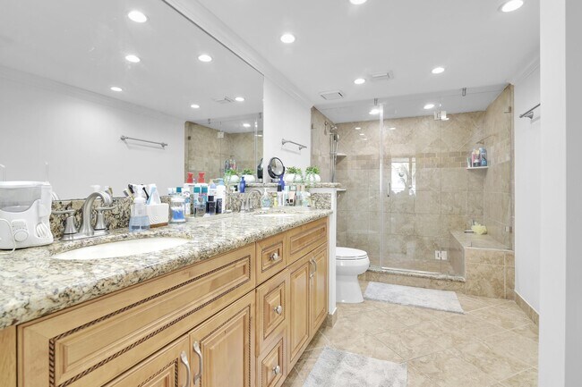 Building Photo - 1167 Hillsboro Mile