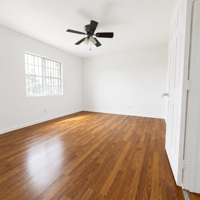 Building Photo - 3321 W 63rd St