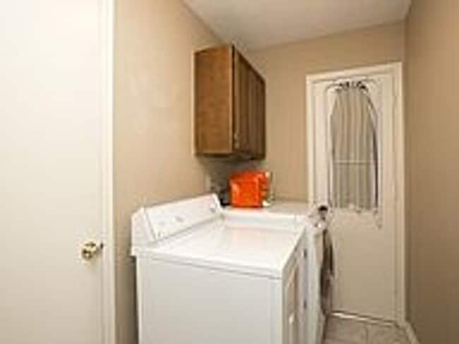 Building Photo - 2432 E 55th Pl