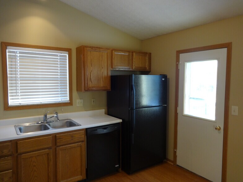 Building Photo - 4633 Stratford Ln