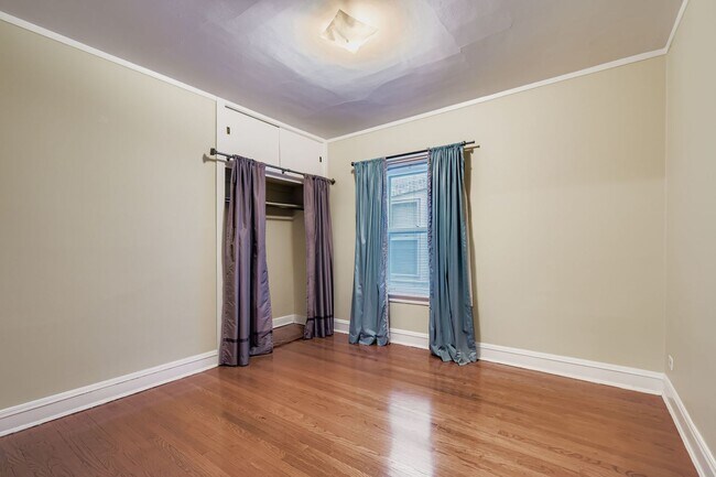 Building Photo - 6712 N Maplewood Ave