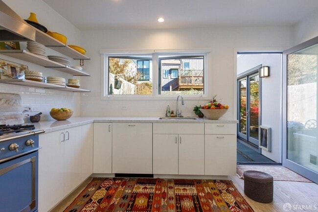 Building Photo - 449 Gates St