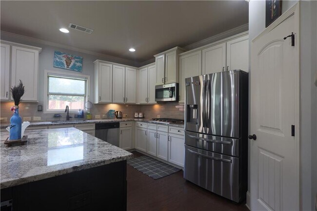 Building Photo - 3125 Pleasant Valley Trail
