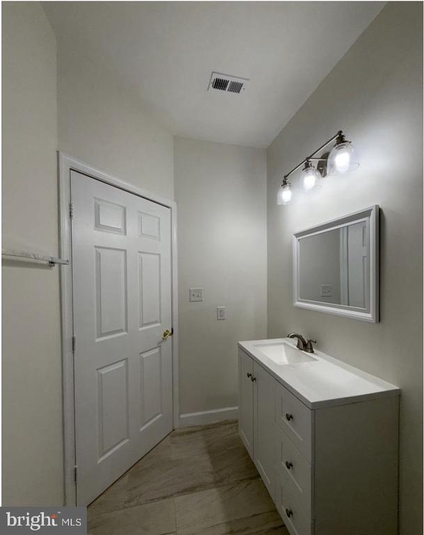 Building Photo - 12901 Alton Square