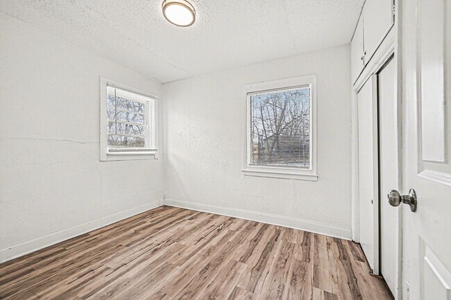 Building Photo - Beautiful 2 Bedroom 1 Bathroom in Kansas City!