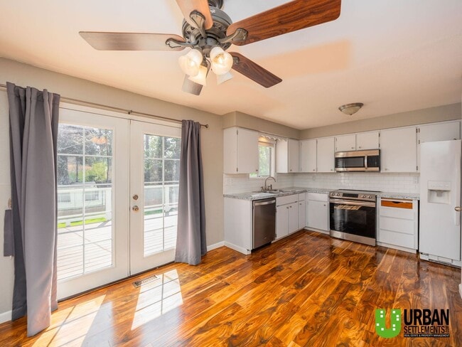 Building Photo - 4 bedroom 2 bath room house for rent in So...