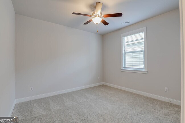 Building Photo - 320 Caledonia Ct