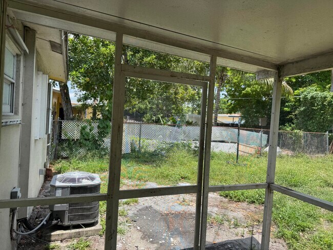 Building Photo - 1740 SW 70th Way