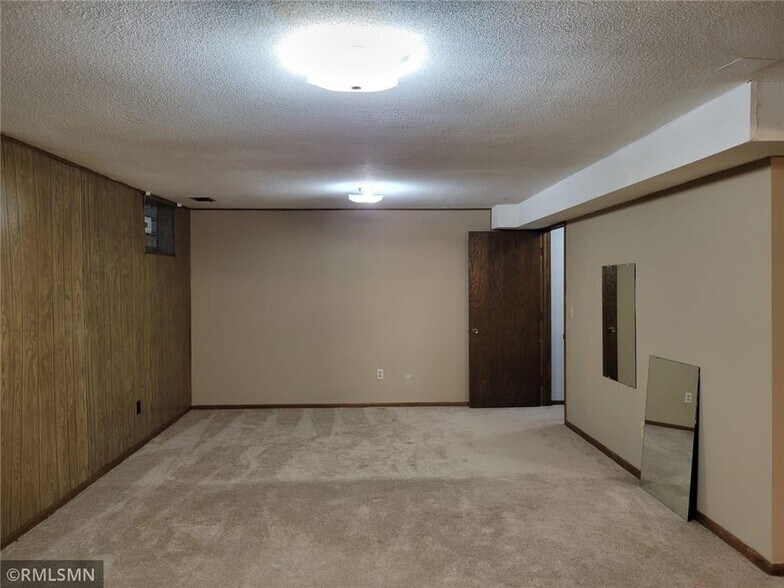 Building Photo - 711 6th Ave S