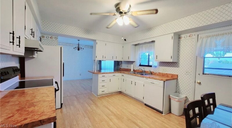 Building Photo - 813 Brentwood Dr