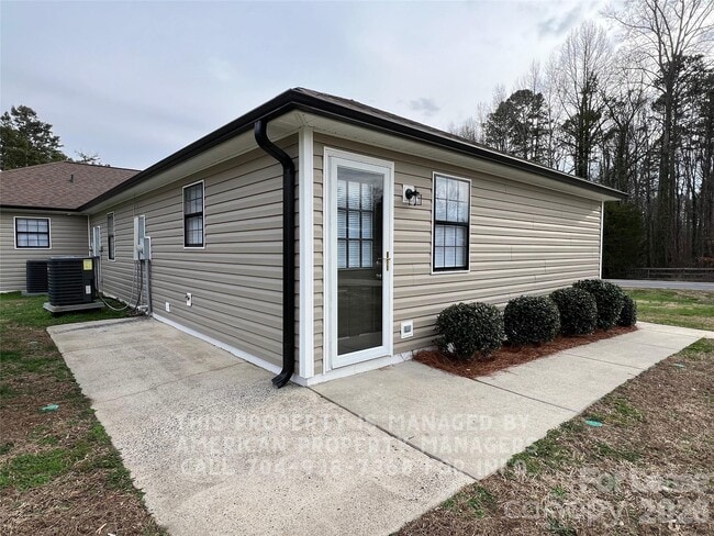 Building Photo - 309 Rustic Rd