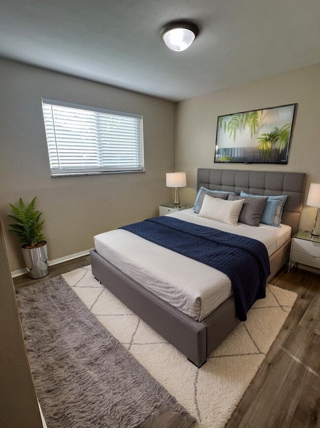 Building Photo - 1025 E Pearl St