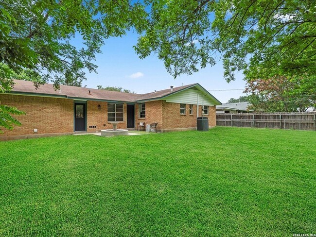 Building Photo - 5026 Lakewood Dr