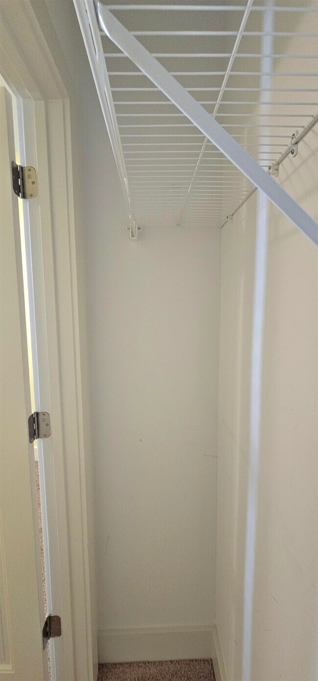 Building Photo - 440 Shaftesbury Ln