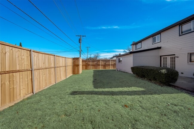 Building Photo - 1424 Stagecoach Dr
