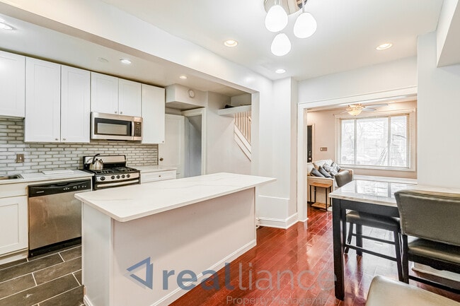 Building Photo - 2302 E St NE