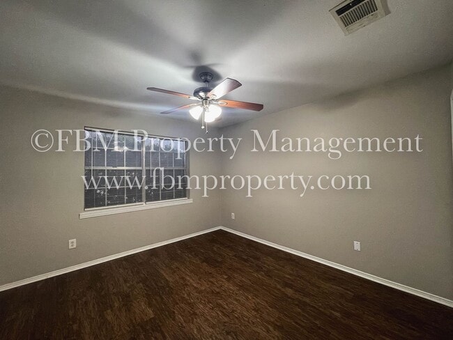 Building Photo - 1509 S Hall St