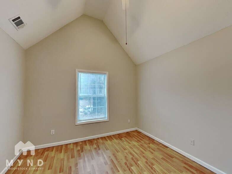 Building Photo - 540 Washington Dr