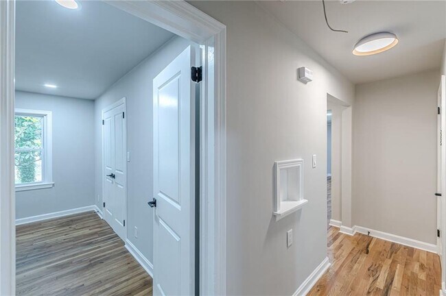 Building Photo - 1624 Dodson Dr SW