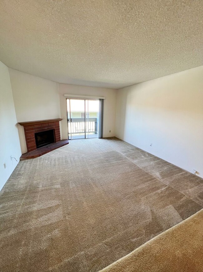 Building Photo - 2 Bed/2.5 Bath Condo at College Park Townh...